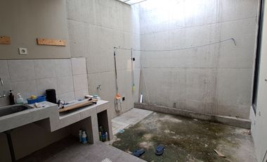 Disewakan rumah North west lake, dekat danau, siap huni