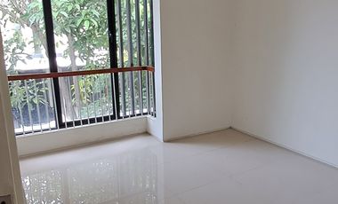 Disewakan rumah North west lake, dekat danau, siap huni