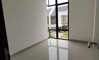 Rumah Tahap 2 PIK 2 View Langsung Danau 2Lt 10x15 4+1KT Siap Huni