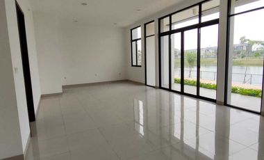 Rumah Tahap 2 PIK 2 View Langsung Danau 2Lt 10x15 4+1KT Siap Huni