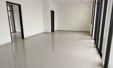 Rumah Tahap 2 PIK 2 View Langsung Danau 2Lt 10x15 4+1KT Siap Huni