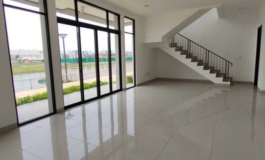 Rumah Tahap 2 PIK 2 View Langsung Danau 2Lt 10x15 4+1KT Siap Huni