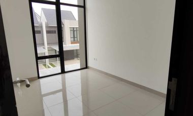 Rumah Tahap 2 PIK 2 View Langsung Danau 2Lt 10x15 4+1KT Siap Huni