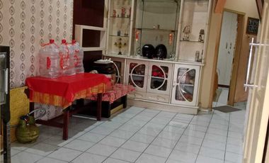 Rumah 2 Lantai Tengah Kota di Tamalate, Makassar