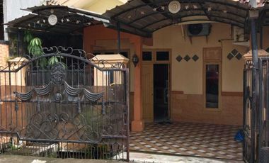 Rumah 2 Lantai Tengah Kota di Tamalate, Makassar