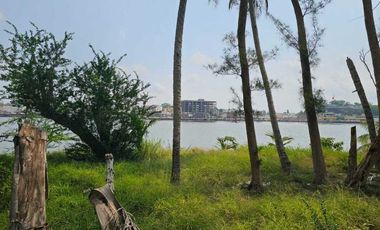 CASA AMPLIA CON EXTENSO JARDIN. FRENTE AL RIO DE TUXPAN VERACRUZ.
