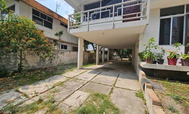 CASA AMPLIA CON EXTENSO JARDIN. FRENTE AL RIO DE TUXPAN VERACRUZ.