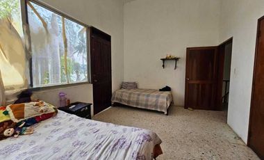 CASA AMPLIA CON EXTENSO JARDIN. FRENTE AL RIO DE TUXPAN VERACRUZ.