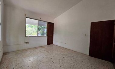 CASA AMPLIA CON EXTENSO JARDIN. FRENTE AL RIO DE TUXPAN VERACRUZ.