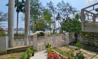 CASA AMPLIA CON EXTENSO JARDIN. FRENTE AL RIO DE TUXPAN VERACRUZ.