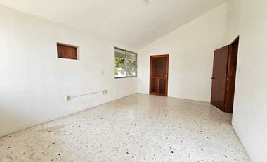 CASA AMPLIA CON EXTENSO JARDIN. FRENTE AL RIO DE TUXPAN VERACRUZ.