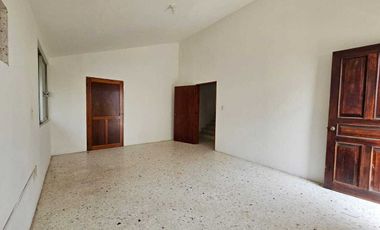 CASA AMPLIA CON EXTENSO JARDIN. FRENTE AL RIO DE TUXPAN VERACRUZ.