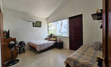 CASA AMPLIA CON EXTENSO JARDIN. FRENTE AL RIO DE TUXPAN VERACRUZ.