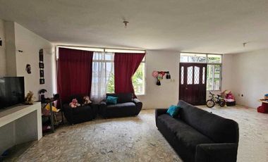 CASA AMPLIA CON EXTENSO JARDIN. FRENTE AL RIO DE TUXPAN VERACRUZ.