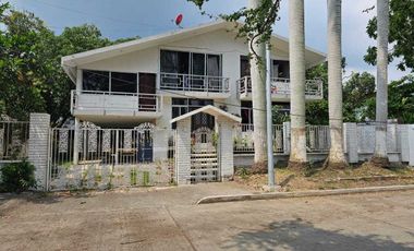 CASA AMPLIA CON EXTENSO JARDIN. FRENTE AL RIO DE TUXPAN VERACRUZ.