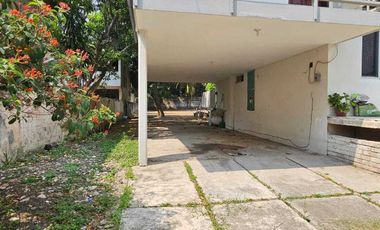 CASA AMPLIA CON EXTENSO JARDIN. FRENTE AL RIO DE TUXPAN VERACRUZ.