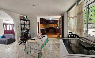 CASA AMPLIA CON EXTENSO JARDIN. FRENTE AL RIO DE TUXPAN VERACRUZ.