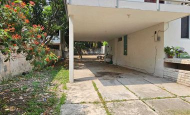CASA AMPLIA CON EXTENSO JARDIN. FRENTE AL RIO DE TUXPAN VERACRUZ.