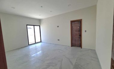 Casa en Venta en Lomas Diamante | 4 recámaras y alberca