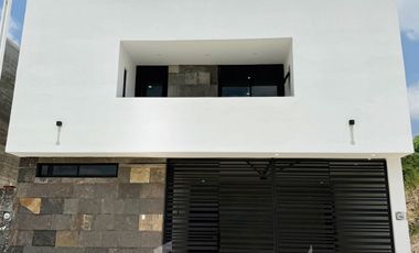 Casa con alberca, recámara en planta baja y roof garden – Monte Magno