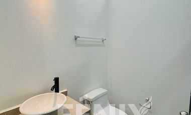 Casa con alberca, recámara en planta baja y roof garden – Monte Magno