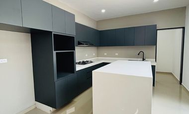 Casa con alberca, recámara en planta baja y roof garden – Monte Magno