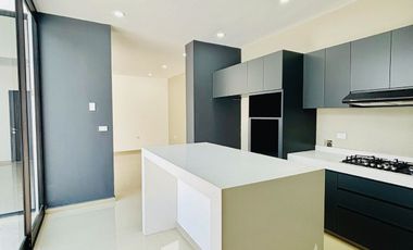 Casa con alberca, recámara en planta baja y roof garden – Monte Magno