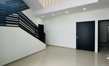 Casa con alberca, recámara en planta baja y roof garden – Monte Magno