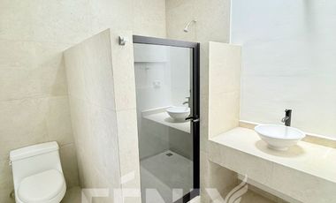 Casa con alberca, recámara en planta baja y roof garden – Monte Magno