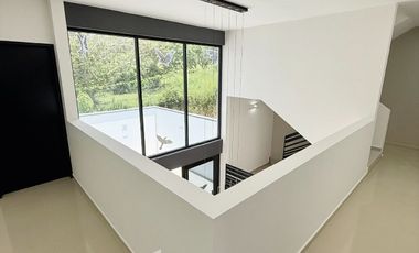 Casa con alberca, recámara en planta baja y roof garden – Monte Magno