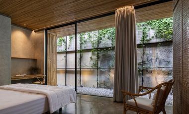 DIJUAL RUMAH MEWAH LOKASI BLULUKAN COLOMADU