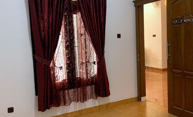 DIJUAL CEPAT Rumah 2,5 lantai di kompleks perumahan Sariwangi Bandung