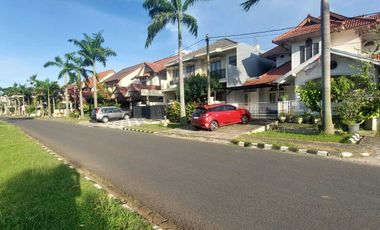 Rumah Cakep Depan Taman Lingkungan Asri Di Kemang Pratama 2 Bekasi