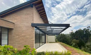 Venta de hermosa casa en el retiro , pantanillo