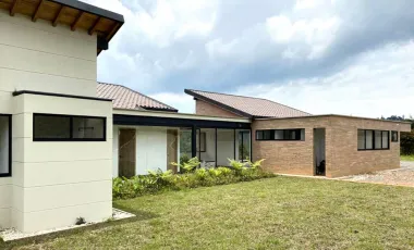 Venta de hermosa casa en el retiro , pantanillo