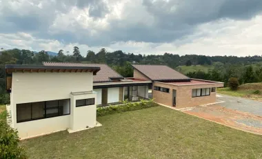Venta de hermosa casa en el retiro , pantanillo