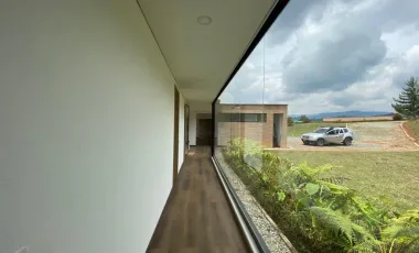 Venta de hermosa casa en el retiro , pantanillo