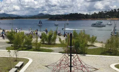 Apartamento en venta en el malecón de guatapé - ant.