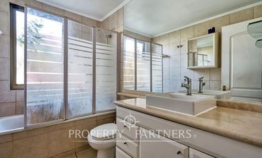 Venta de Hermosa casa en Condominio, comuna Peñalolén
