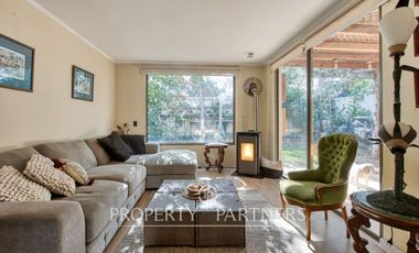 Venta de Hermosa casa en Condominio, comuna Peñalolén