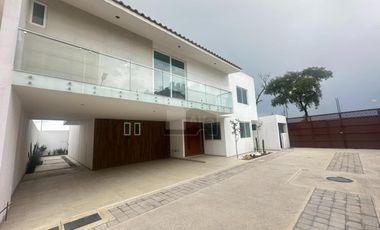 Casa en condominio en venta en San Salvador Tizatlalli, Metepec, México