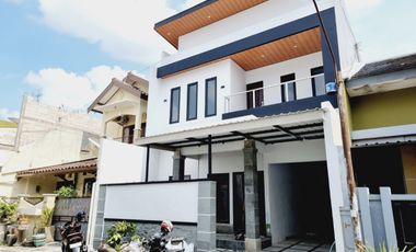 Rumah Mewah Baru Siap Huni di Cluster Baturan Dekat Manahan Solo