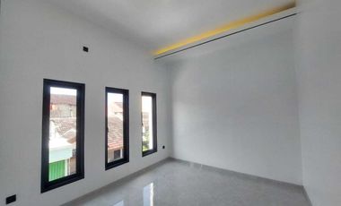 Rumah Mewah Baru Siap Huni di Cluster Baturan Dekat Manahan Solo