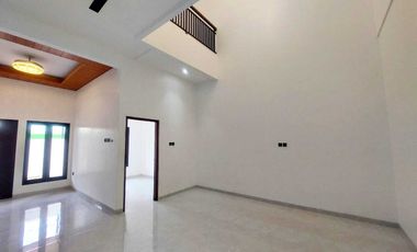 Rumah Mewah Baru Siap Huni di Cluster Baturan Dekat Manahan Solo