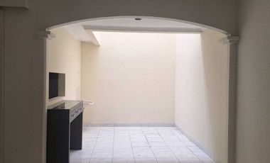 DISEWAKAN RUMAH 2 LANTAI DI TAMPAK SIRING PERUMAHAN DAAN MOGOT BARU