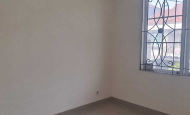 DISEWAKAN RUMAH 2 LANTAI DI TAMPAK SIRING PERUMAHAN DAAN MOGOT BARU