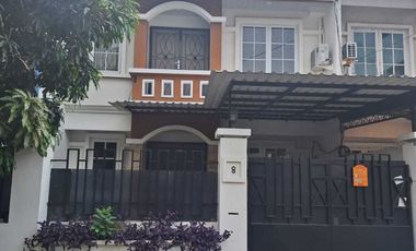 DISEWAKAN RUMAH 2 LANTAI DI TAMPAK SIRING PERUMAHAN DAAN MOGOT BARU