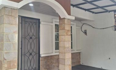 DISEWAKAN RUMAH 2 LANTAI DI TAMPAK SIRING PERUMAHAN DAAN MOGOT BARU