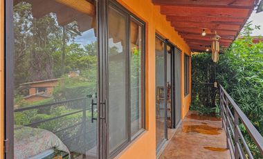 CASA AMUEBLADA EN RENTA CON JARDIN Y JACUZZI EN VALLE DE BRAVO