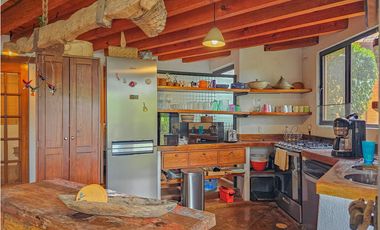 CASA AMUEBLADA EN RENTA CON JARDIN Y JACUZZI EN VALLE DE BRAVO